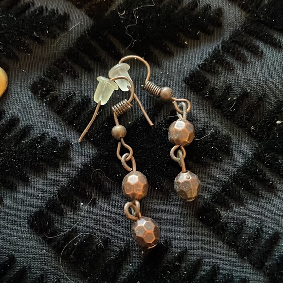 Collection of vintage post and french wire earrings. All costume. All pretty!! - Picture 6 of 7